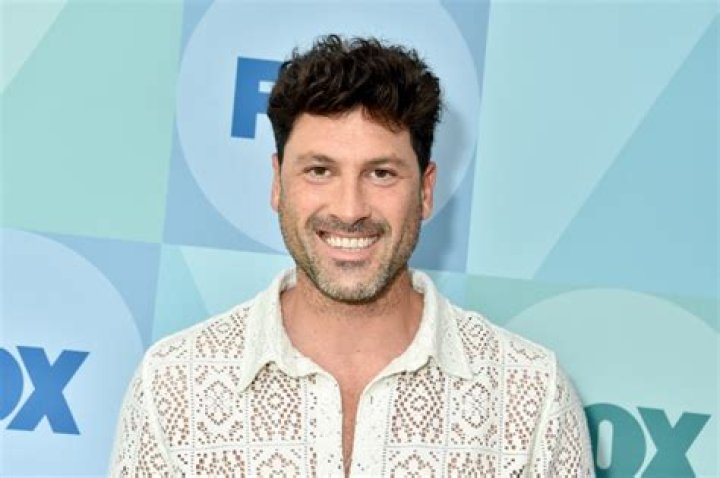 Who did Maksim Chmerkovskiy date?