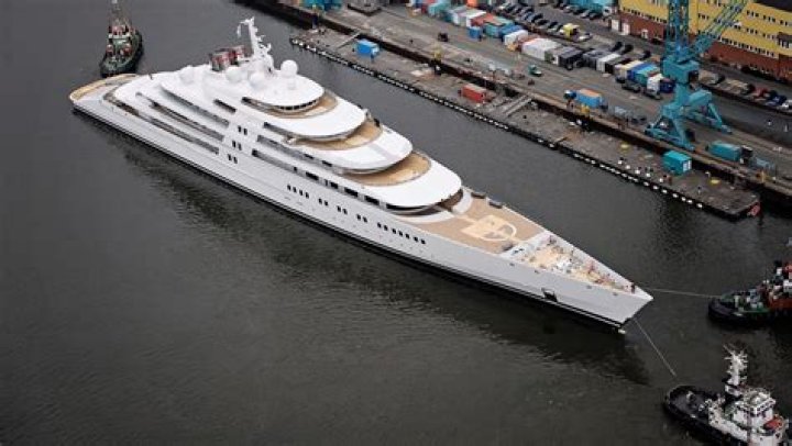 Who has the biggest yacht in the world?