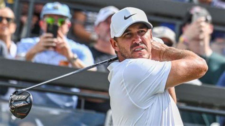 Who is Xander Schauffele caddie?