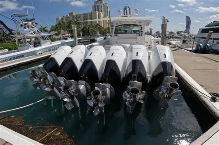 Who makes Johnson outboards?