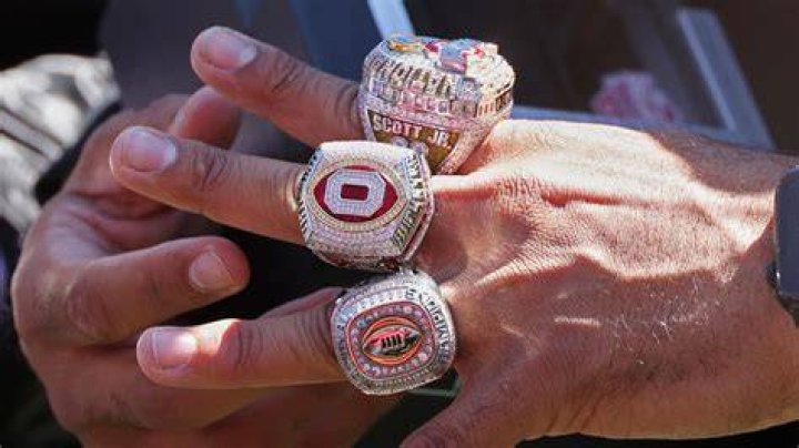 Who received Raptors ring?