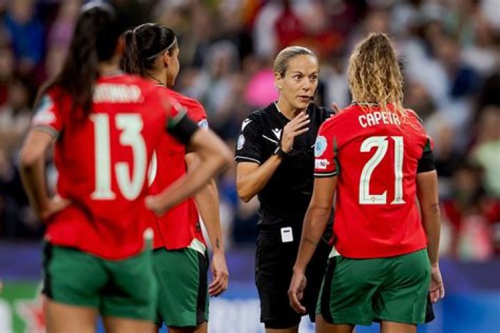 Who was referee England vs Italy?