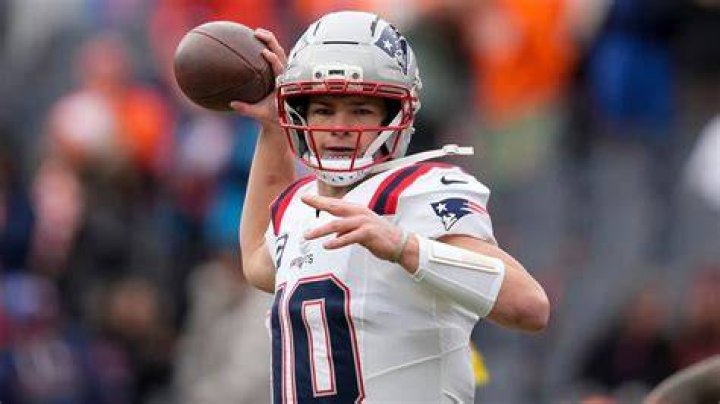 Who was the youngest quarterback to win a Superbowl?