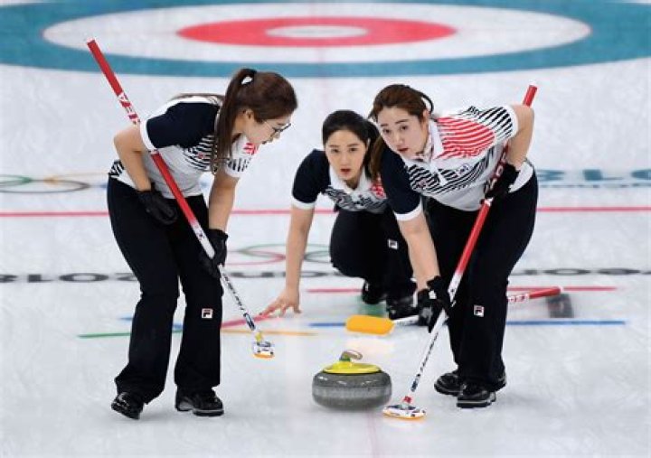 Who won the curling game between Canada and Sweden?