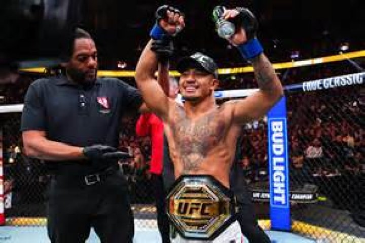 Who won the flyweight fight?