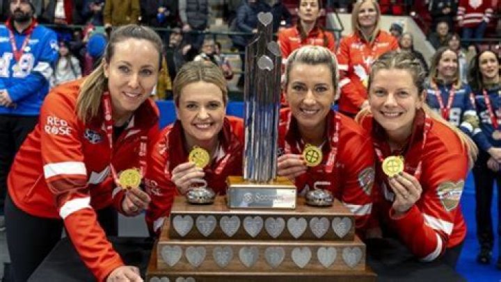 Why did Joanne Courtney leave Team Homan?