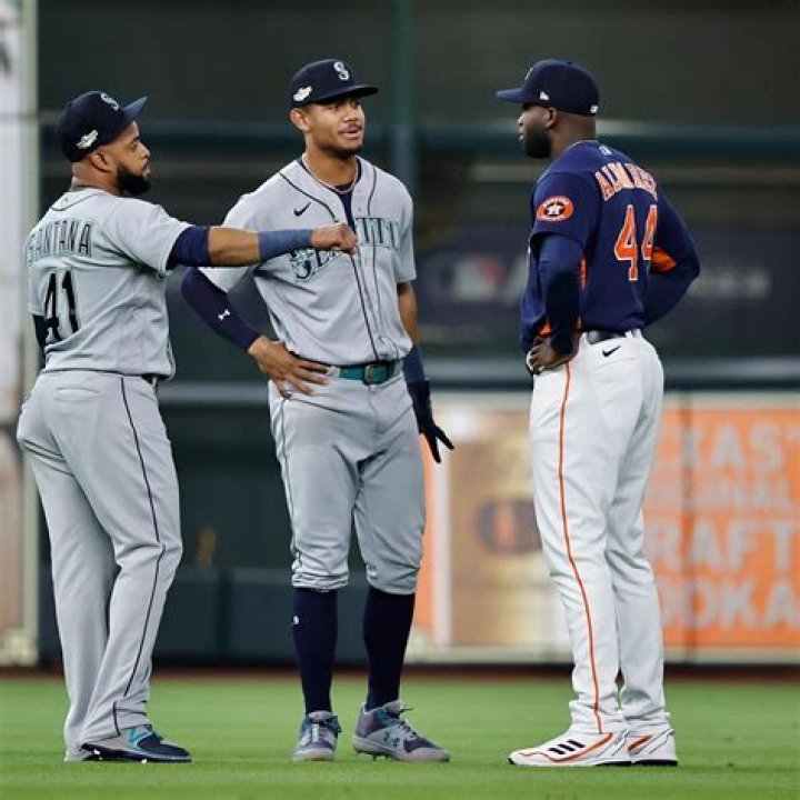 Why do baseball players wear leggings?