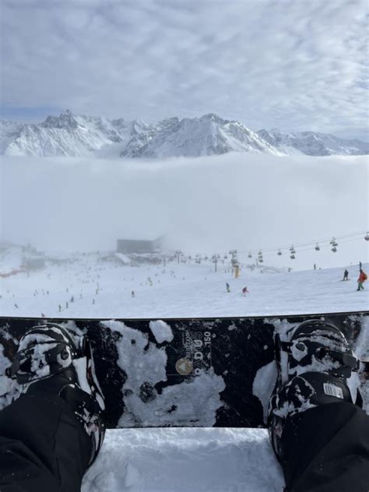 Why do my knees hurt after snowboarding?