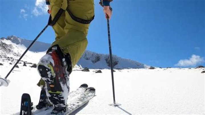 Why do my thighs hurt after skiing?