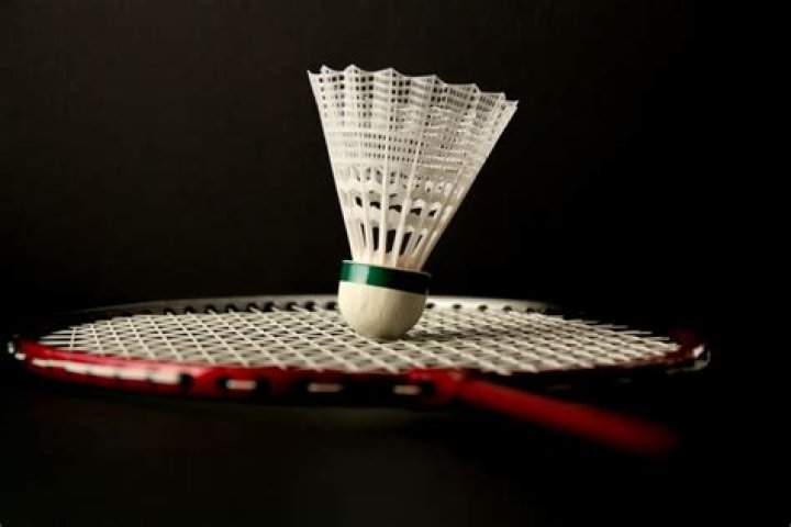 Why does a shuttlecock turn?