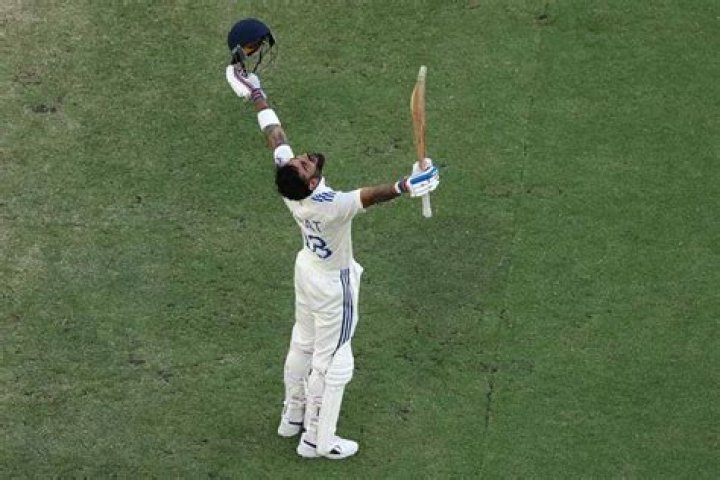 Why is there only a white jersey in Test cricket?