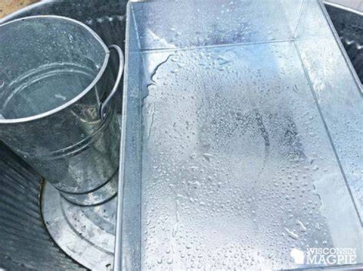 Will vinegar damage galvanized metal?